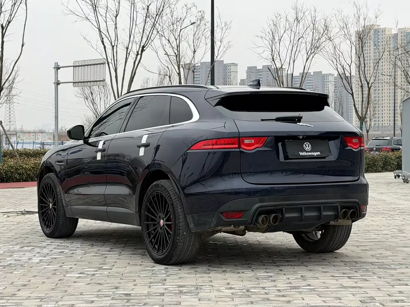 Jaguar F-PACE 2019 2.0T 4WD Urban Premium Edition фото 4