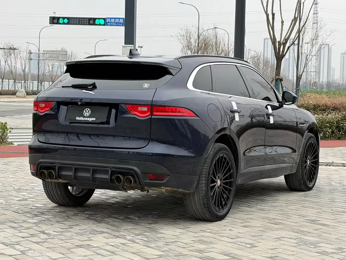 Jaguar F-PACE 2019 2.0T 4WD Urban Premium Edition фото 6