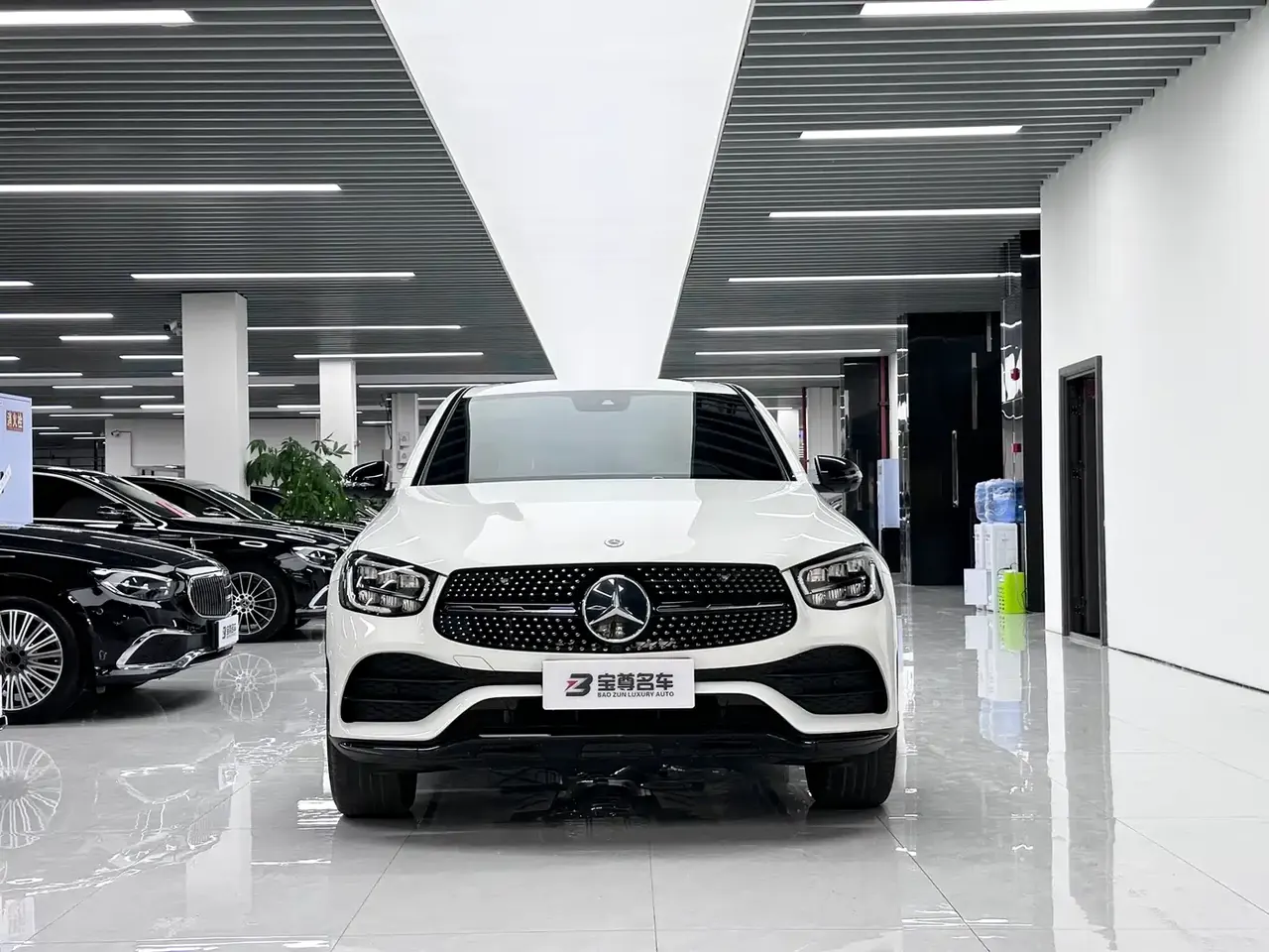 Mercedes-Benz GLC Coupe 2023 Model GLC 300 4MATIC Coupe SUV фото 2
