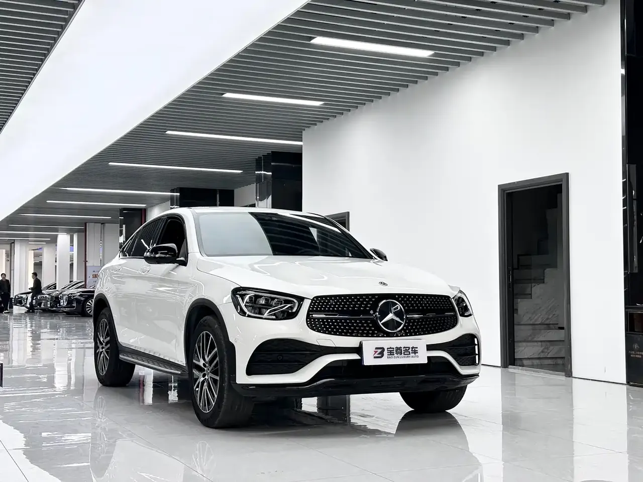 Mercedes-Benz GLC Coupe 2023 Model GLC 300 4MATIC Coupe SUV фото 3