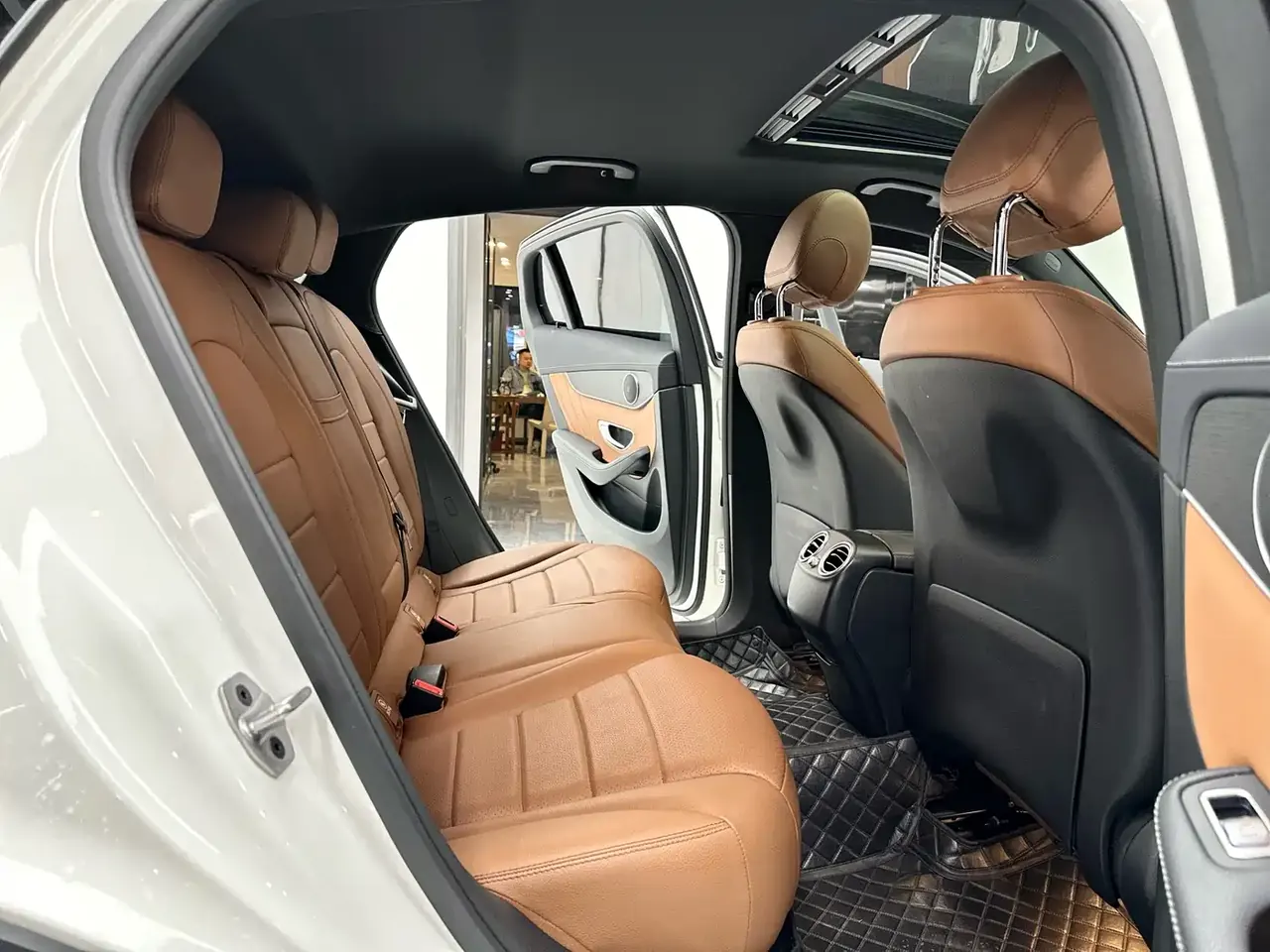 Mercedes-Benz GLC Coupe 2023 Model GLC 300 4MATIC Coupe SUV фото 12