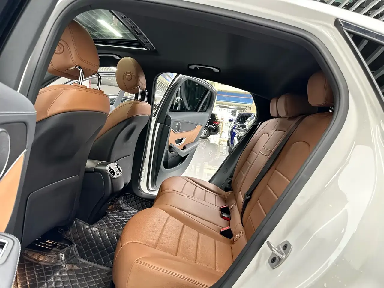 Mercedes-Benz GLC Coupe 2023 Model GLC 300 4MATIC Coupe SUV фото 13