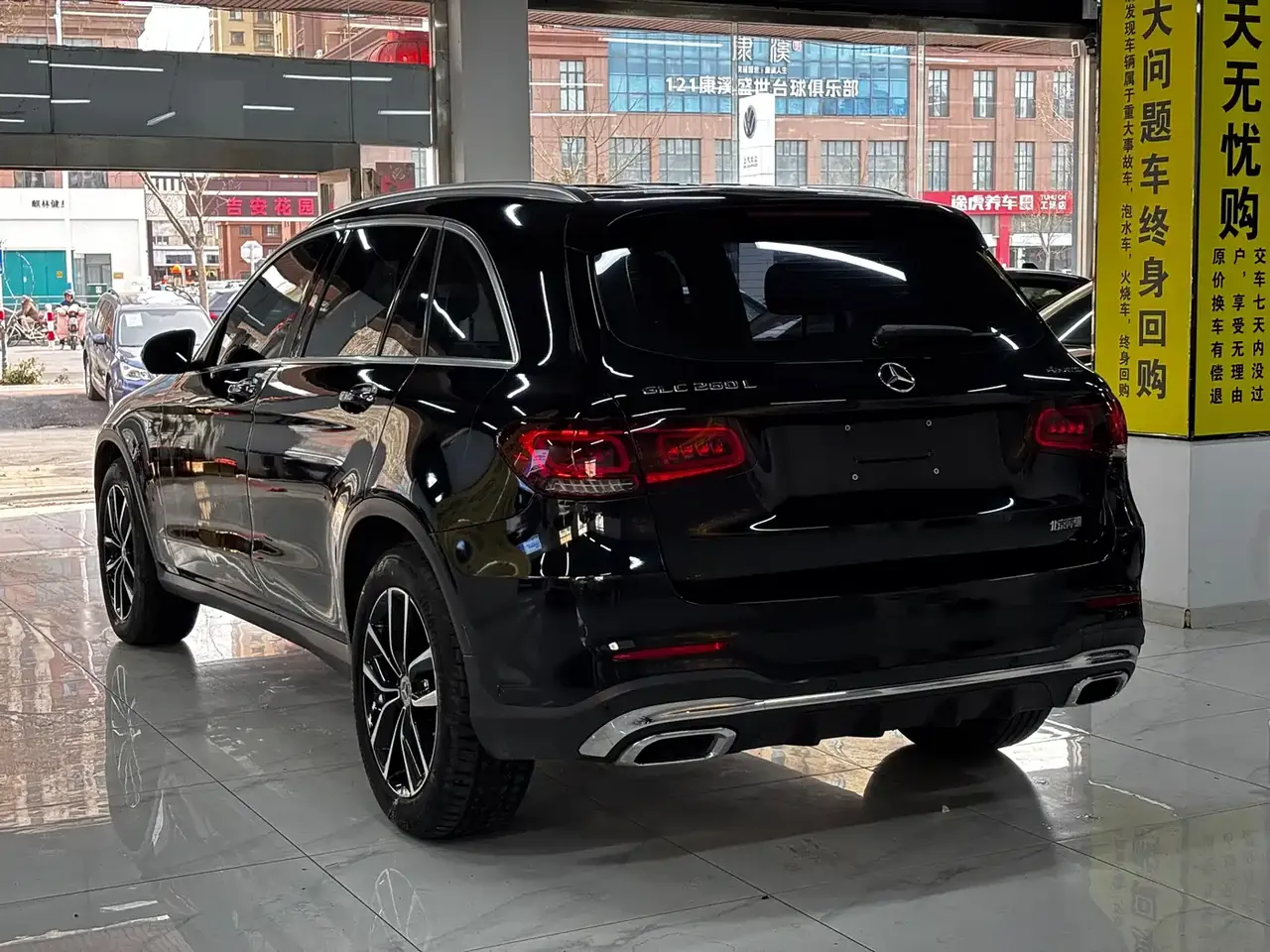 Mercedes-Benz GLC 2023 GLC 260 L 4MATIC Luxury 5-Seater фото 5