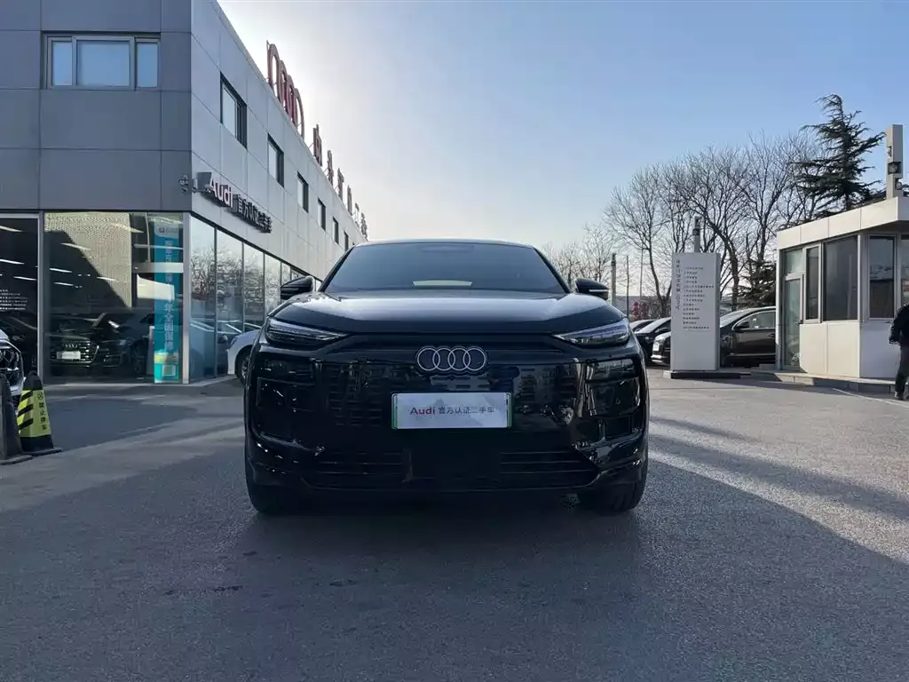 Audi Q6L Sportback e-tron 2025 Pioneer Navigation Edition фото 2