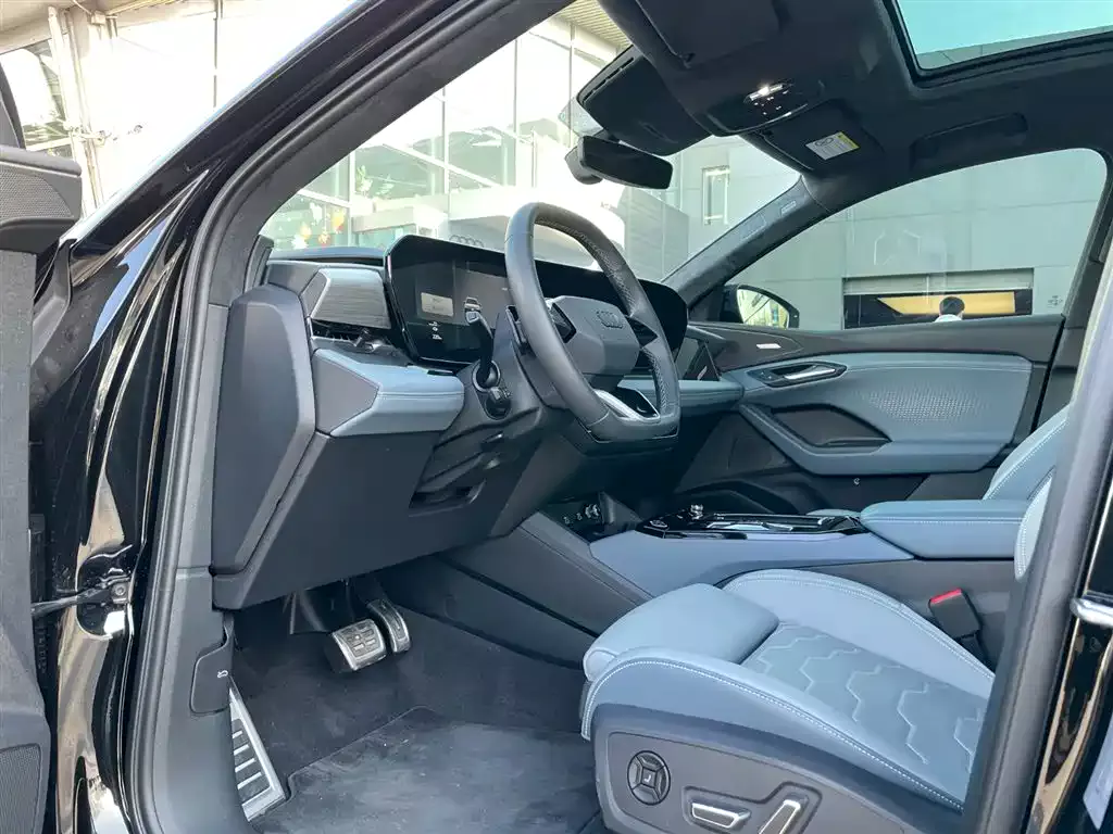 Audi Q6L Sportback e-tron 2025 Pioneer Navigation Edition фото 7
