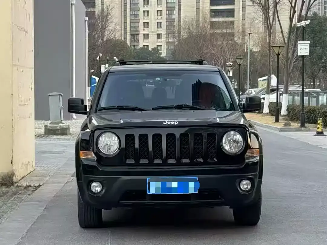 Jeep Patriot 2014 2.4L Sport фото 2
