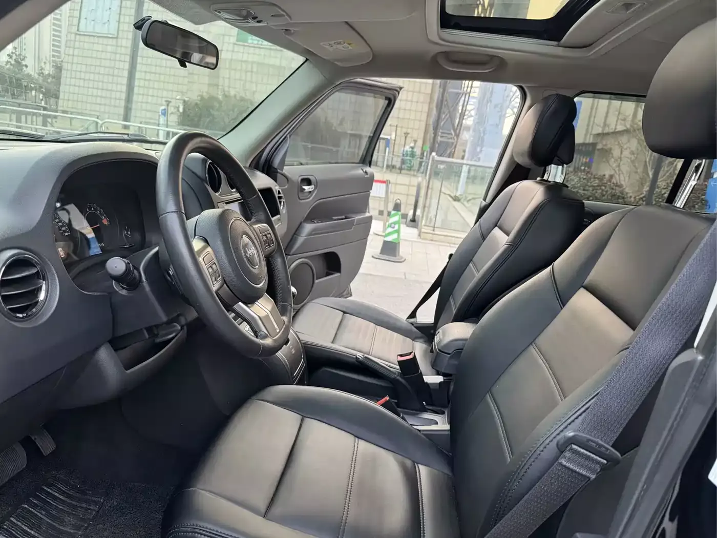 Jeep Patriot 2014 2.4L Sport фото 8