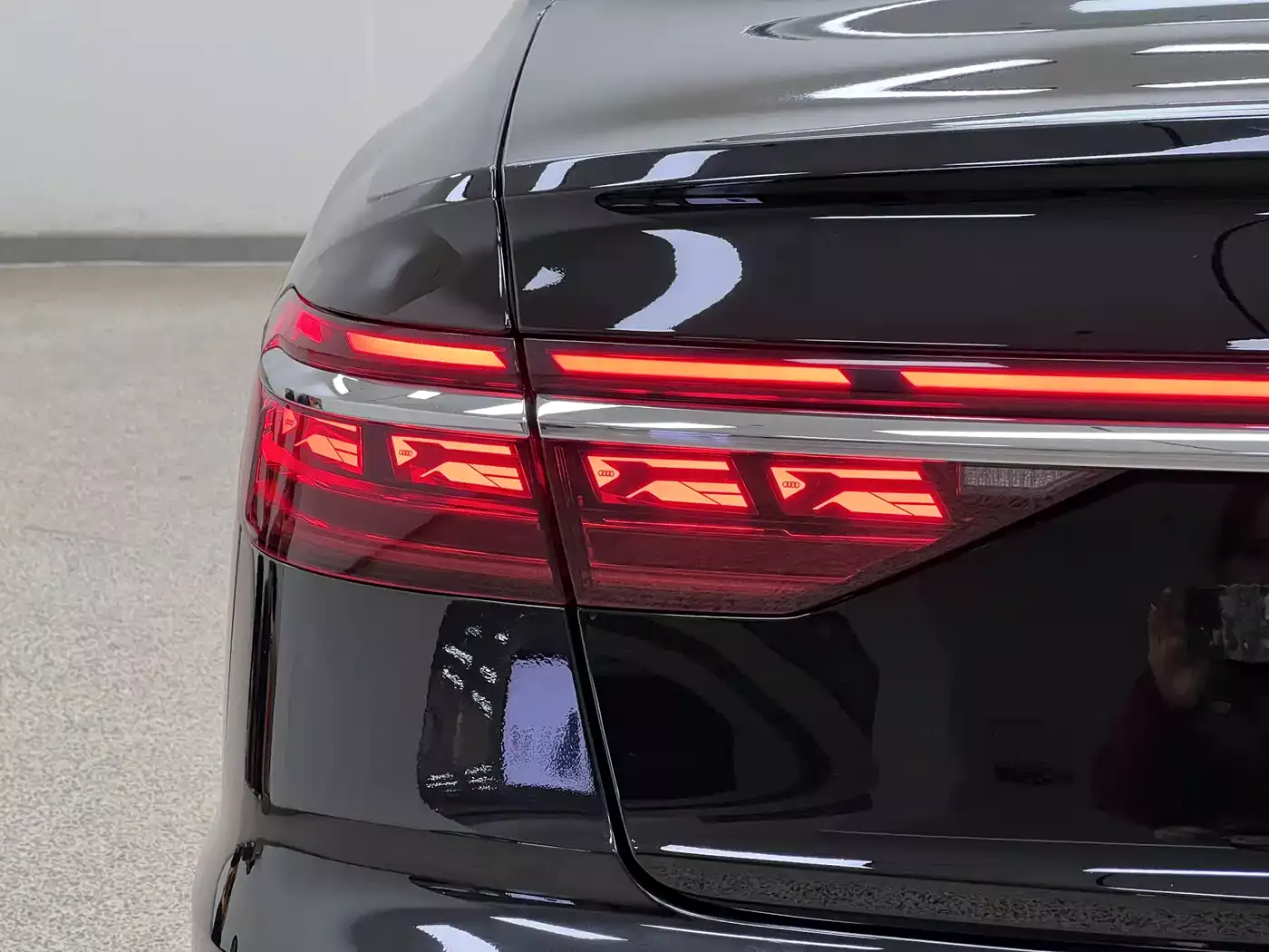 Audi A8 2023 A8L 50 TFSI quattro Premium фото 11