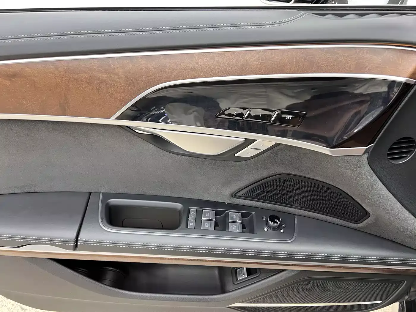Audi A8 2023 A8L 50 TFSI quattro Premium фото 15