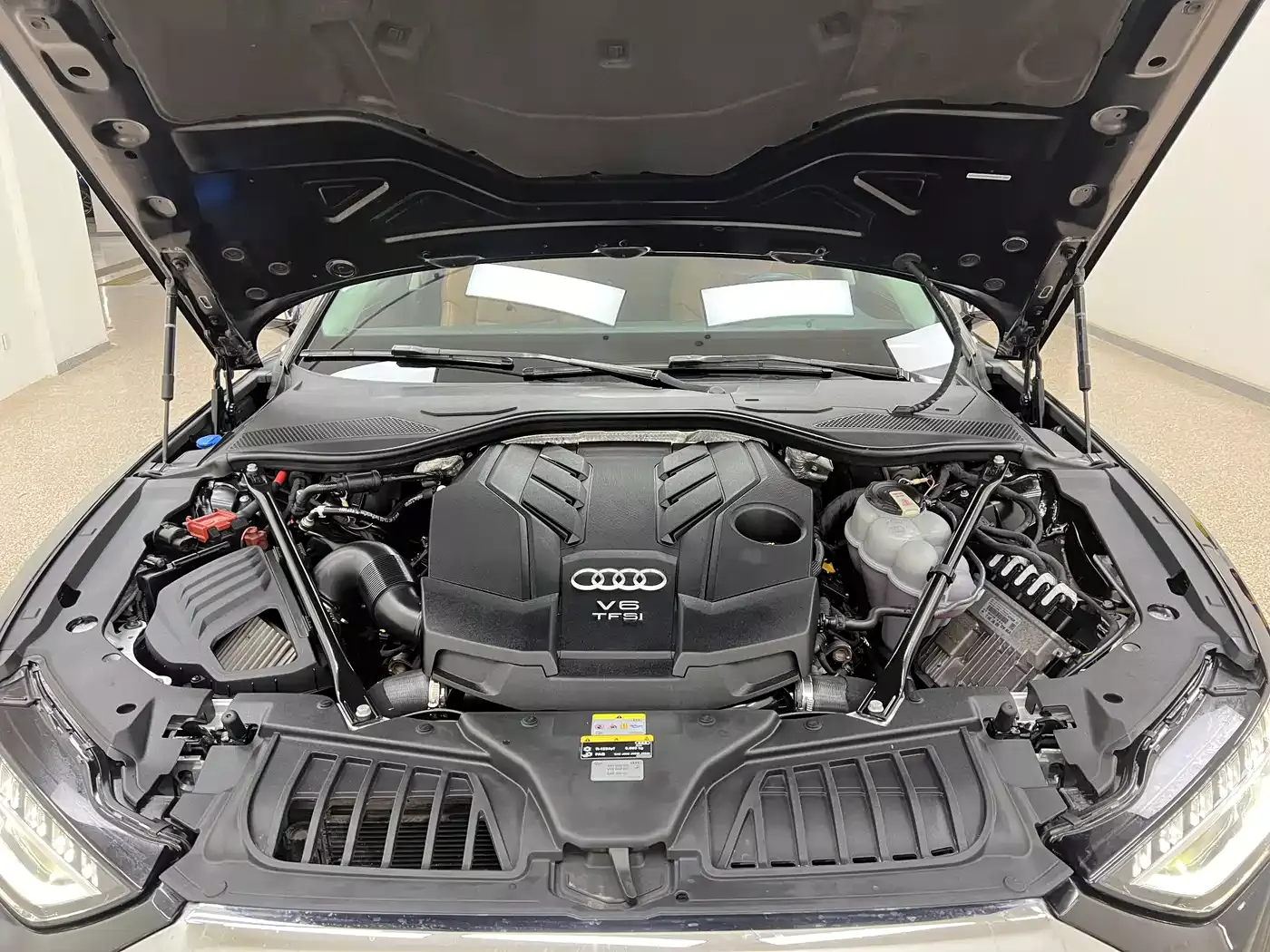Audi A8 2023 A8L 50 TFSI quattro Premium фото 33