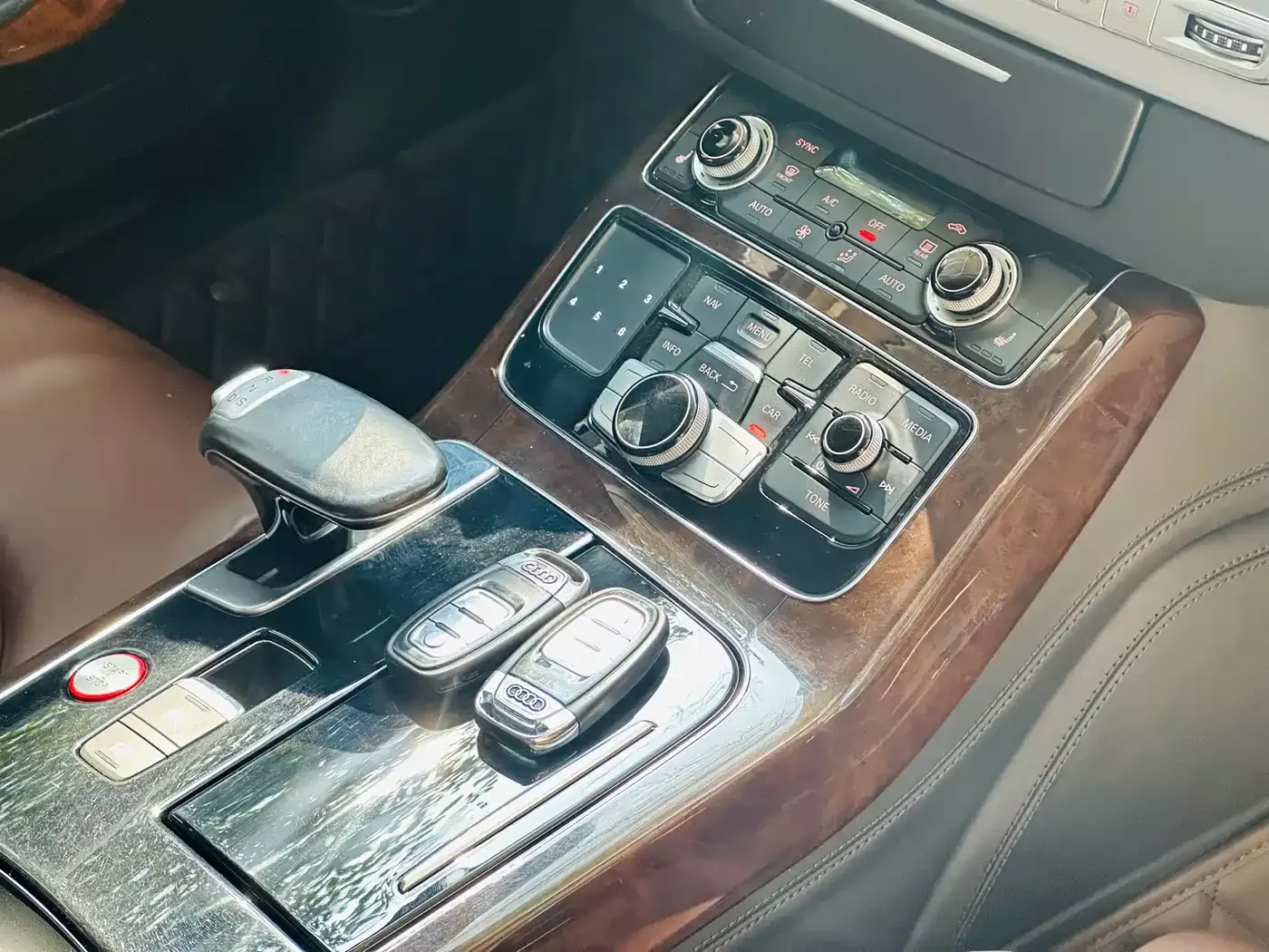 Audi A8 2014 A8L 60 TFSI quattro Luxury фото 15