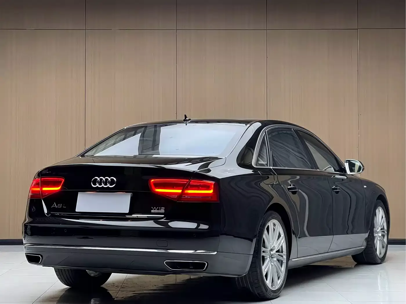 Audi A8 2012 A8L 6.3 FSI W12 quattro фото 3