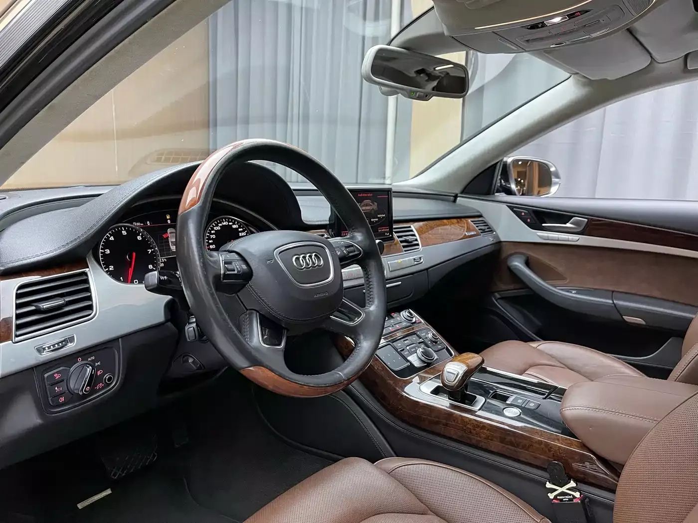 Audi A8 2012 A8L 6.3 FSI W12 quattro фото 4
