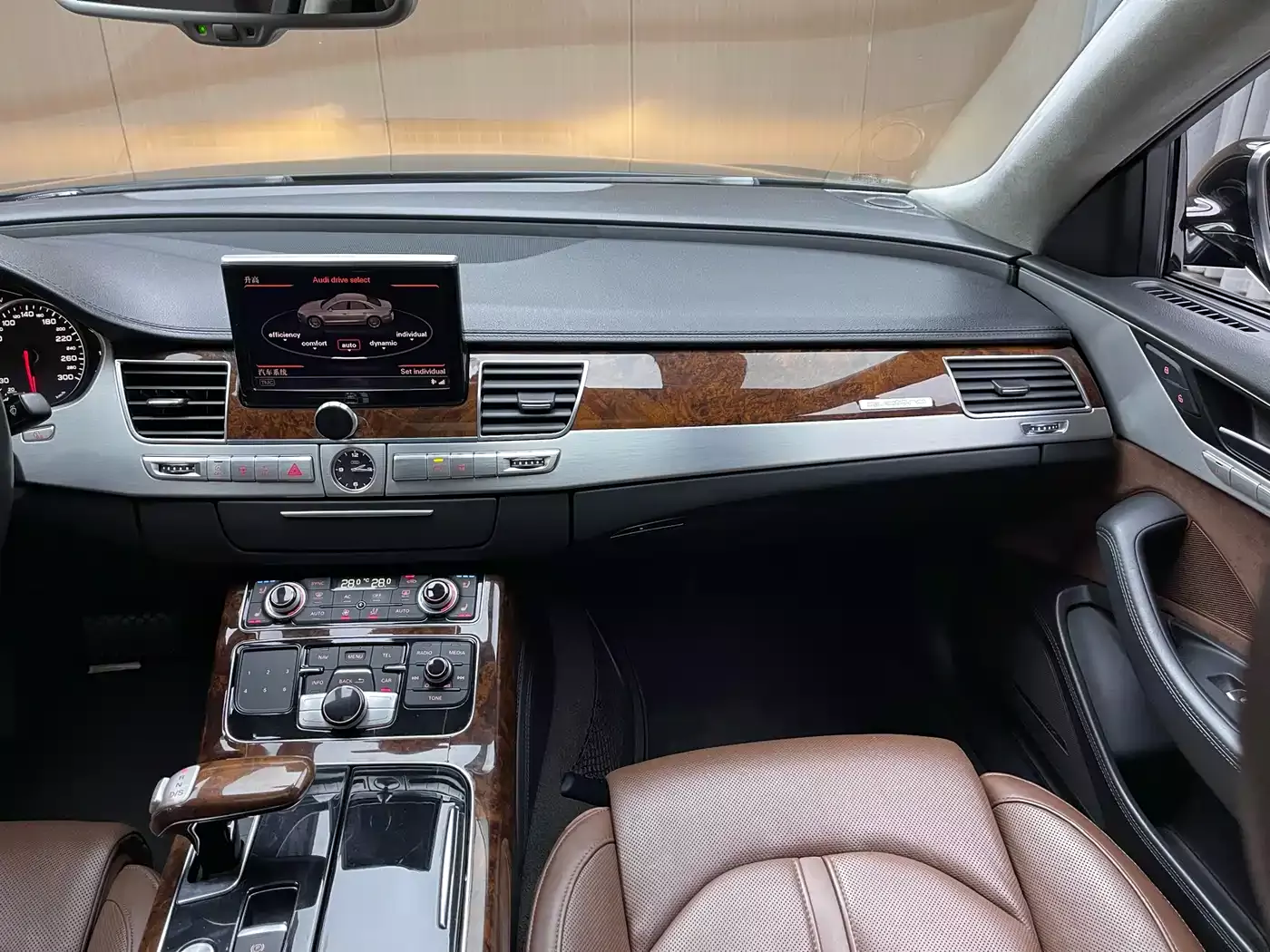 Audi A8 2012 A8L 6.3 FSI W12 quattro фото 5