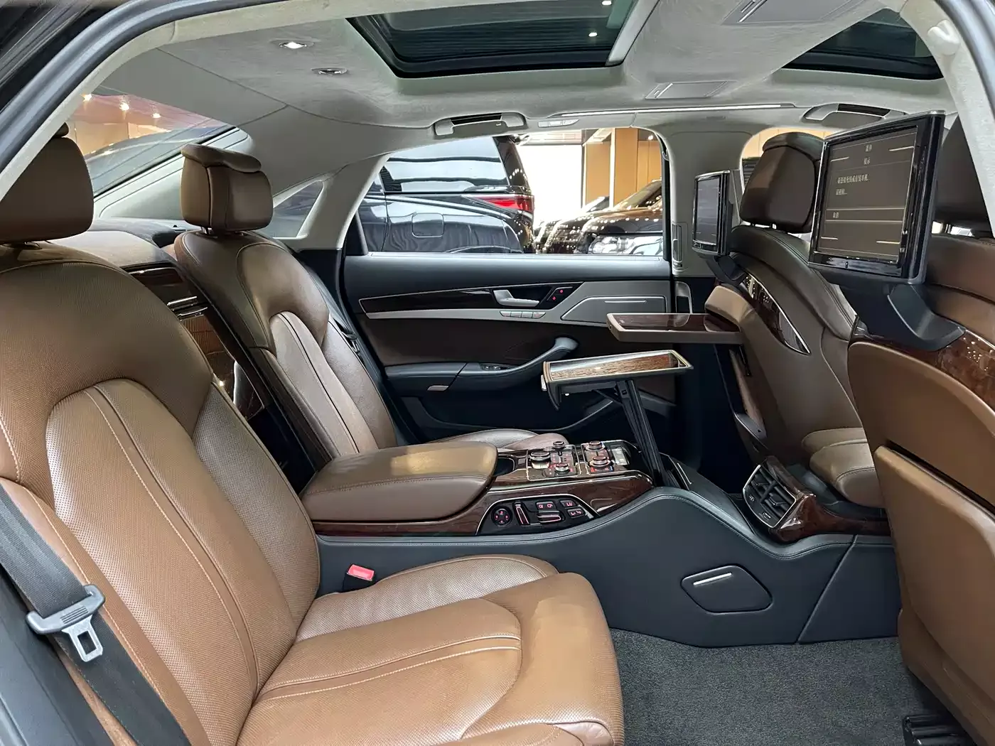 Audi A8 2012 A8L 6.3 FSI W12 quattro фото 9