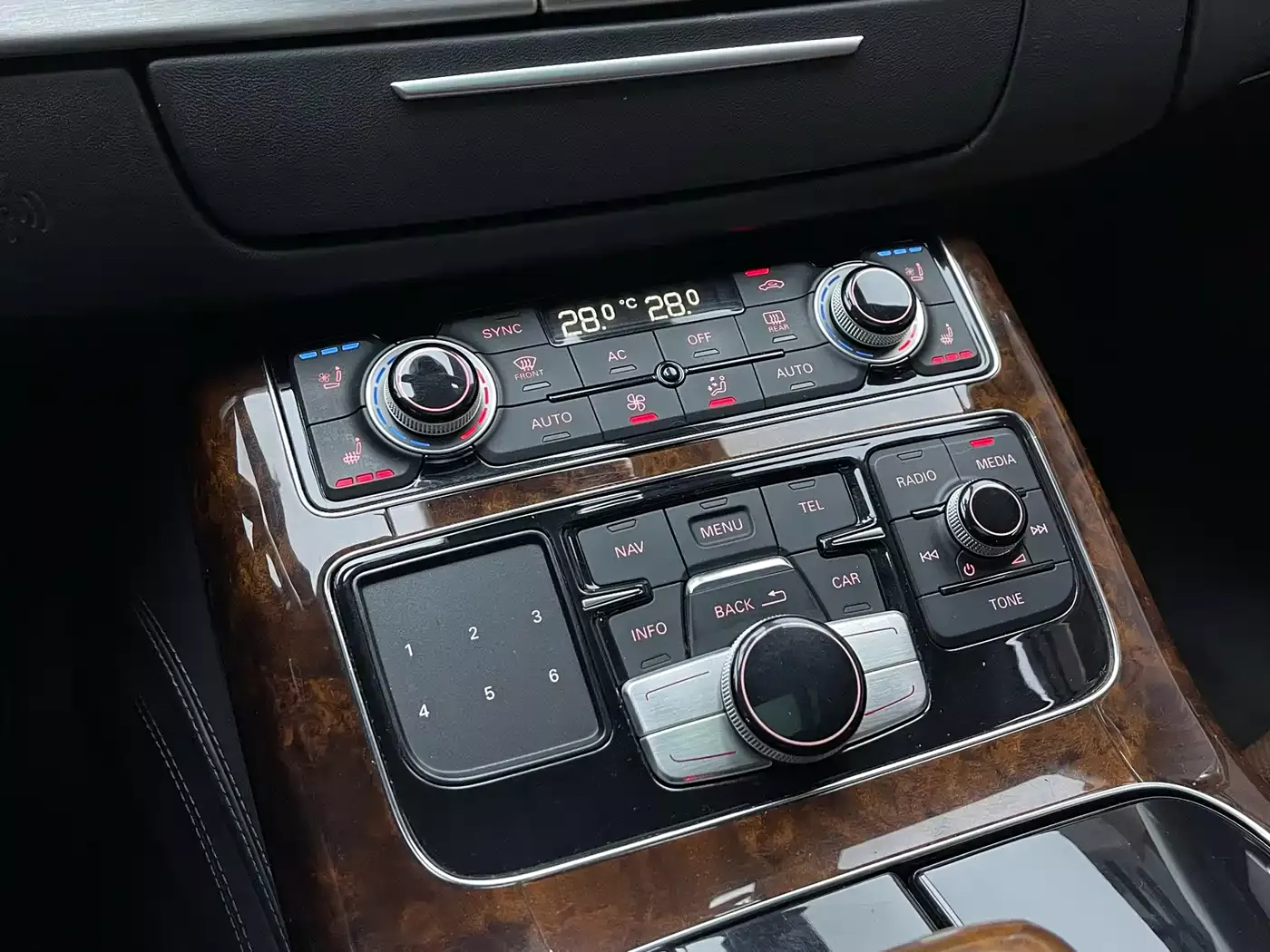 Audi A8 2012 A8L 6.3 FSI W12 quattro фото 14