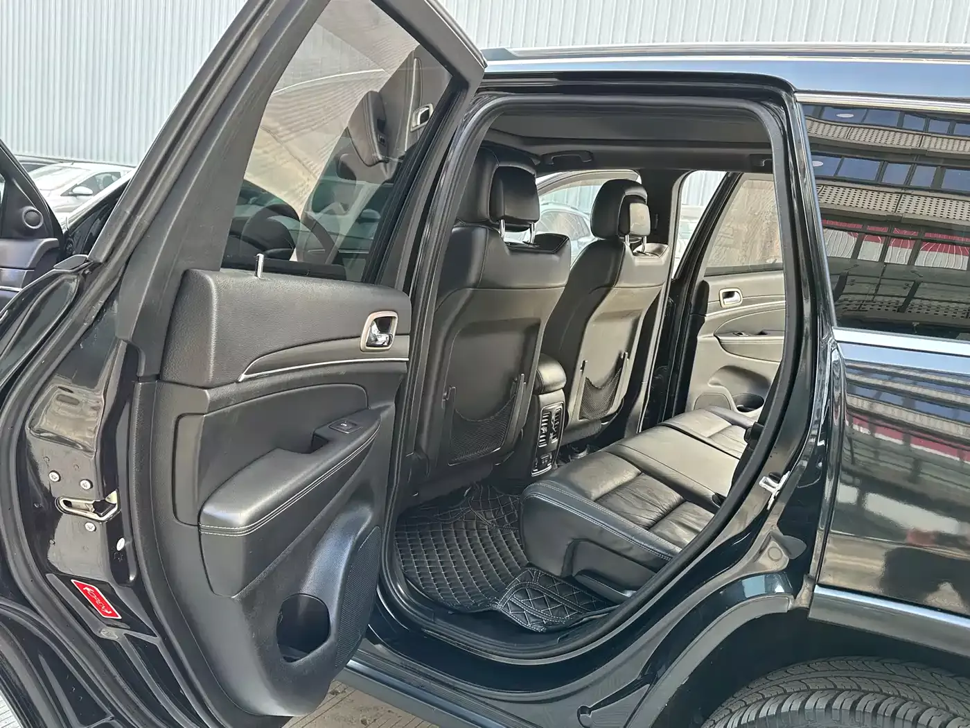 Jeep Grand Cherokee (Import) 2015 3.0TD Diesel Luxury Navigation Edition фото 9