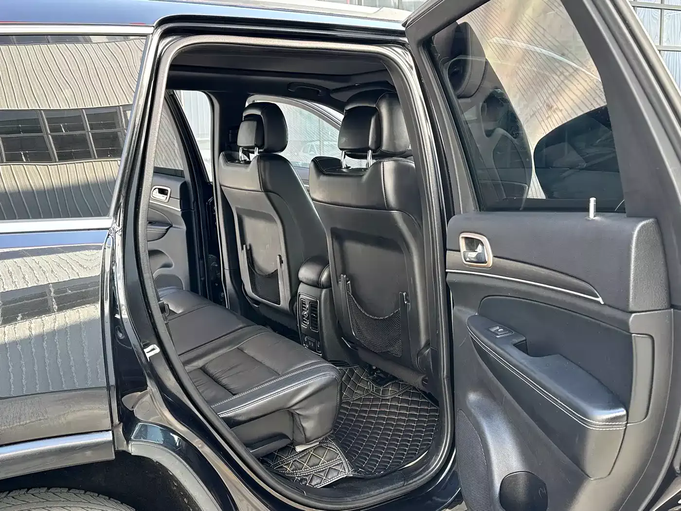 Jeep Grand Cherokee (Import) 2015 3.0TD Diesel Luxury Navigation Edition фото 16