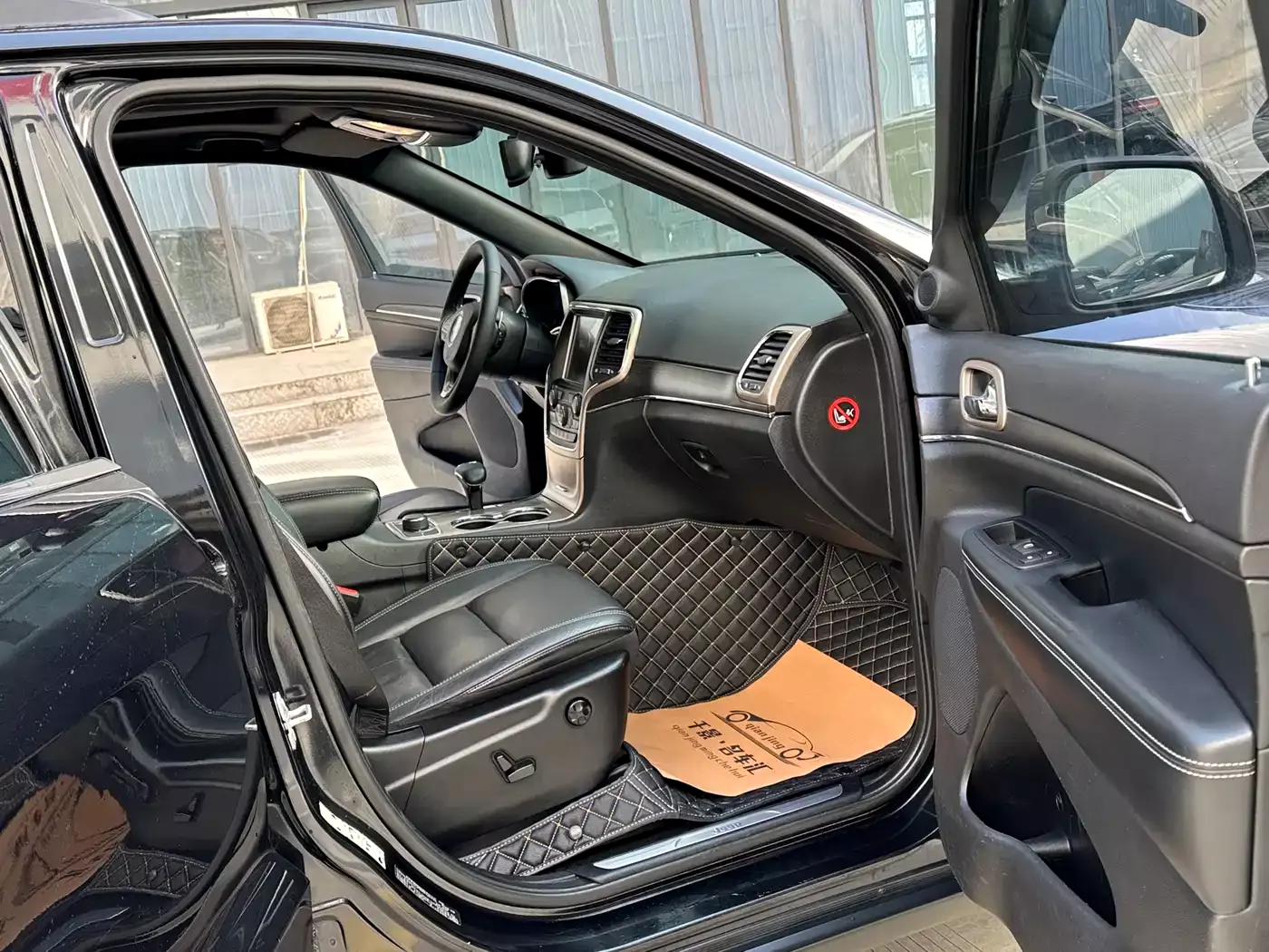 Jeep Grand Cherokee (Import) 2015 3.0TD Diesel Luxury Navigation Edition фото 17