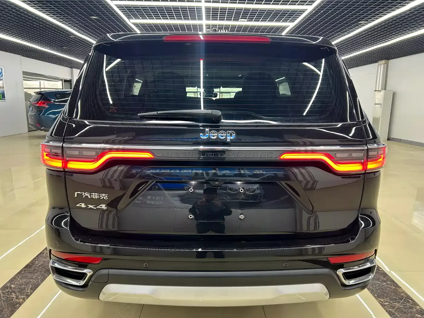 Jeep Grand Commander 2022 2.0T AWD Luxury Edition фото 4