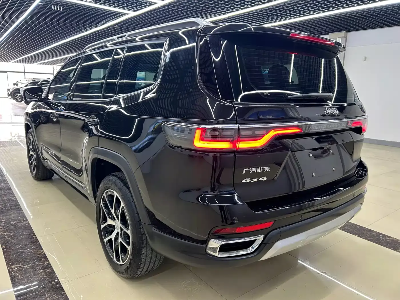 Jeep Grand Commander 2022 2.0T AWD Luxury Edition фото 5
