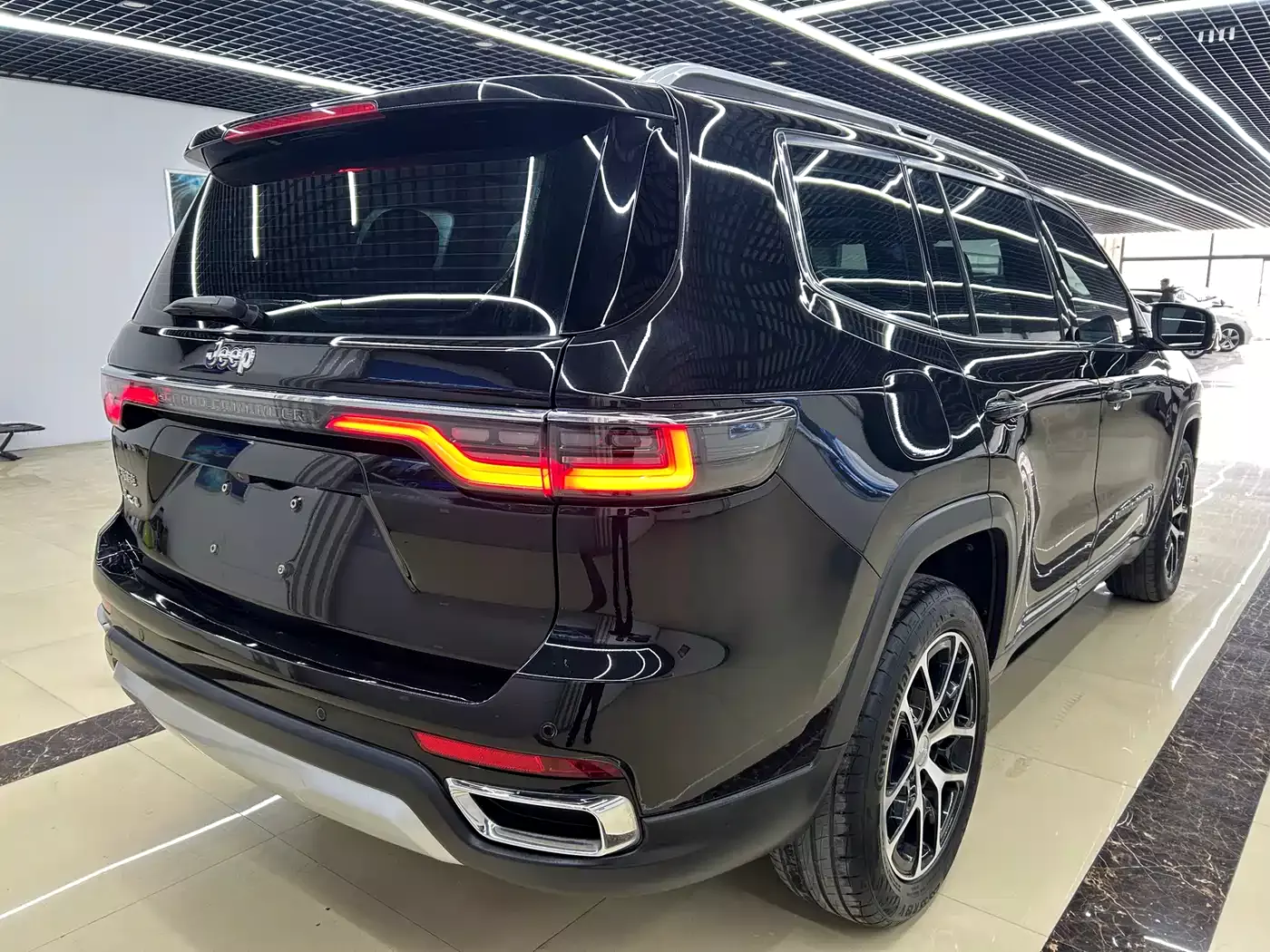 Jeep Grand Commander 2022 2.0T AWD Luxury Edition фото 6