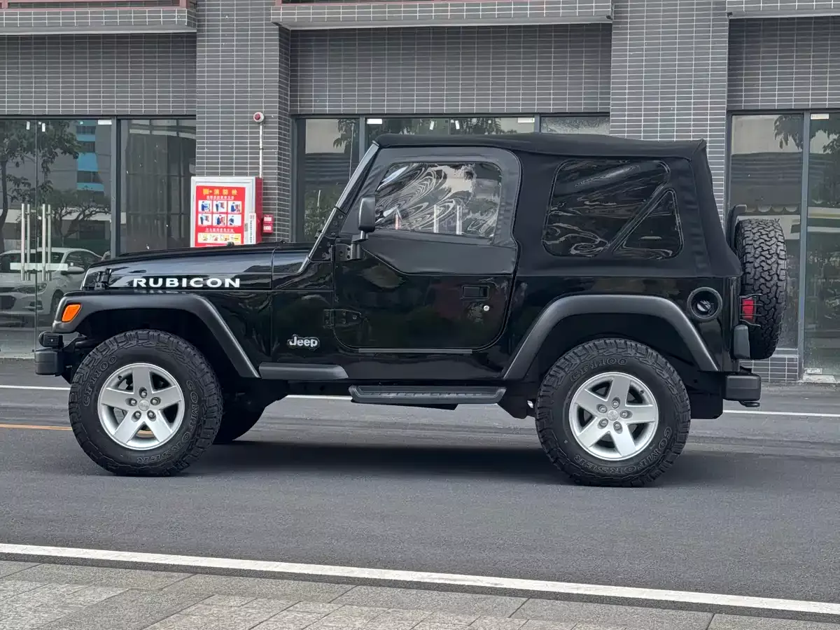 Jeep Wrangler 2005 4.0L Rubicon фото 2