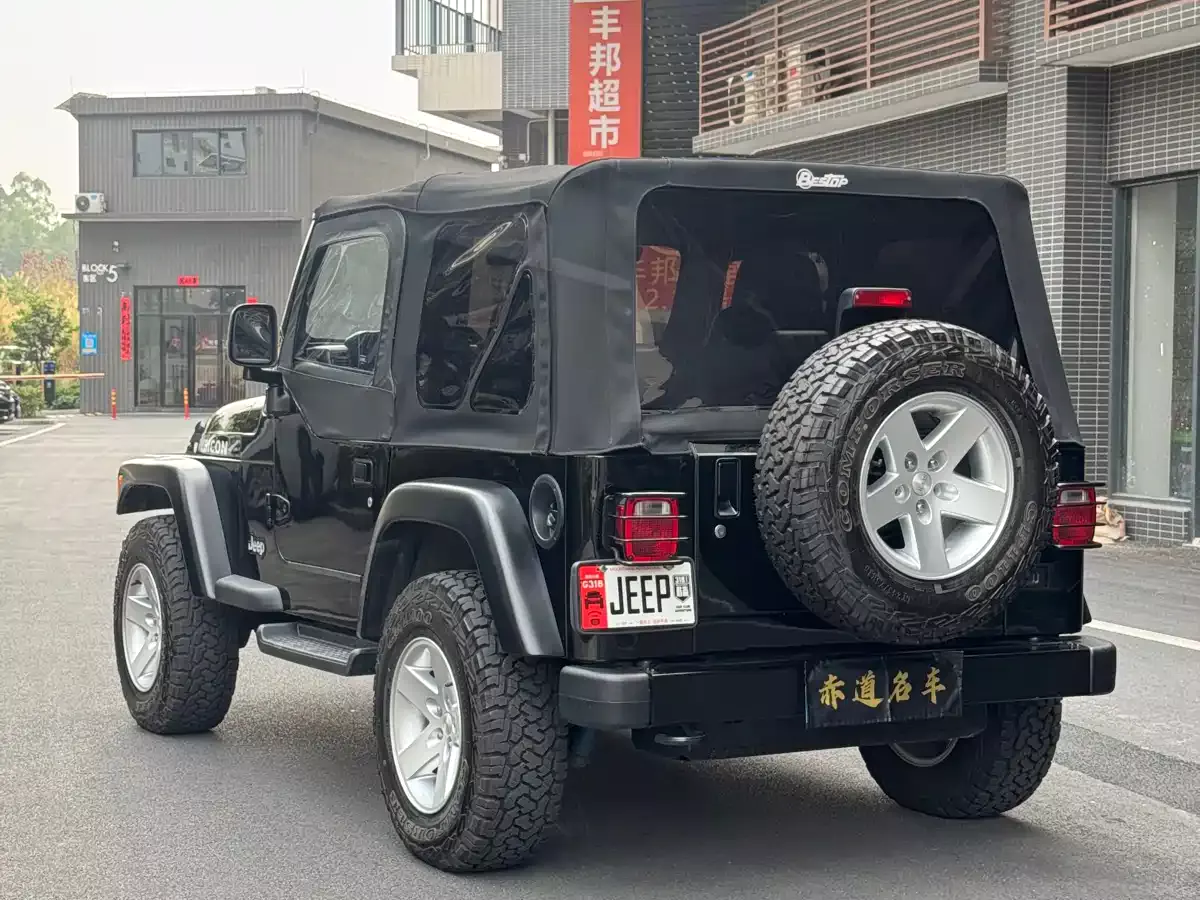 Jeep Wrangler 2005 4.0L Rubicon фото 3