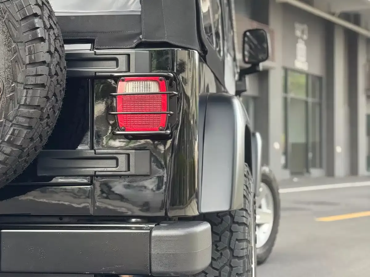 Jeep Wrangler 2005 4.0L Rubicon фото 11