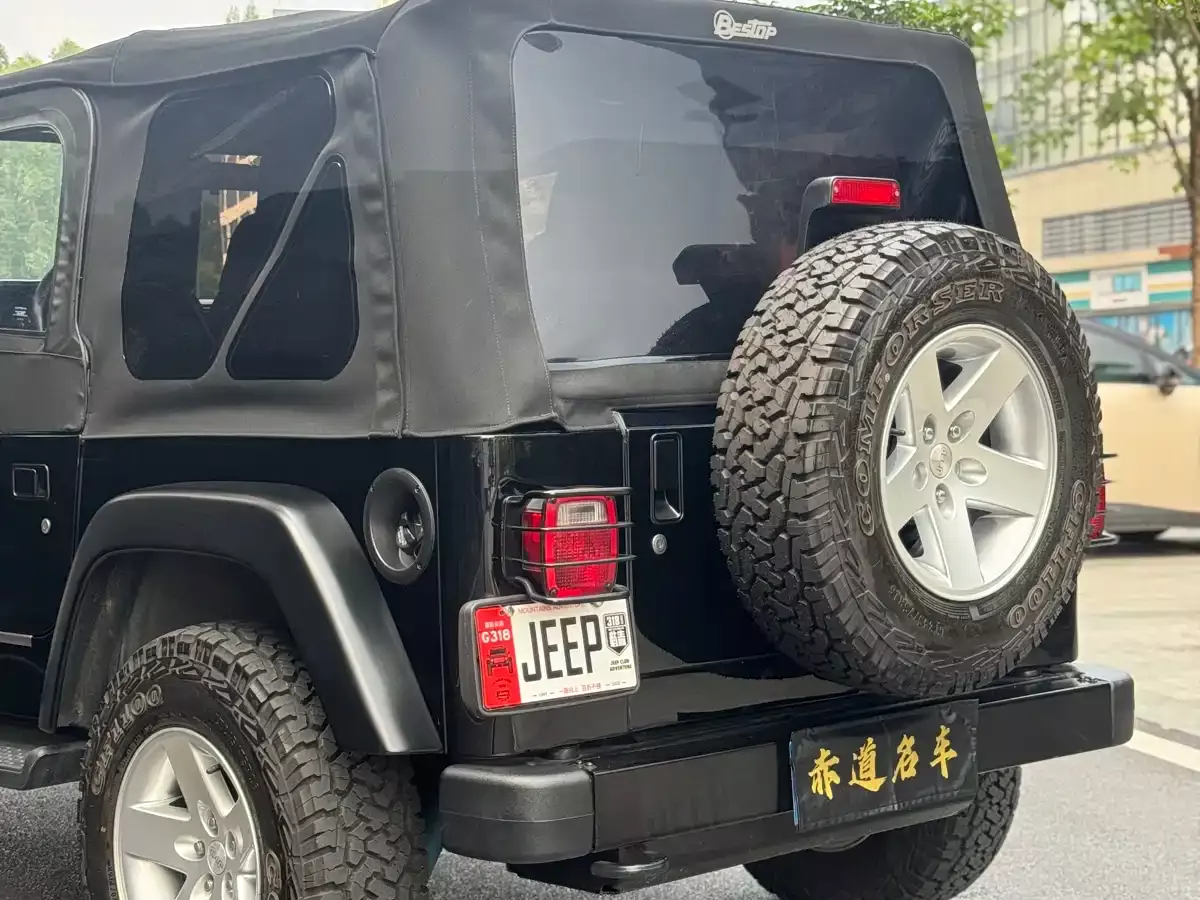 Jeep Wrangler 2005 4.0L Rubicon фото 12