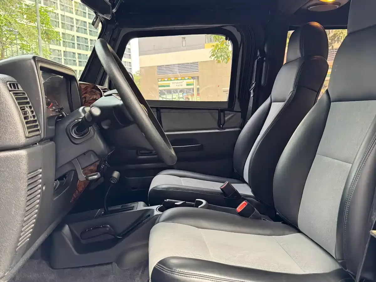 Jeep Wrangler 2005 4.0L Rubicon фото 15