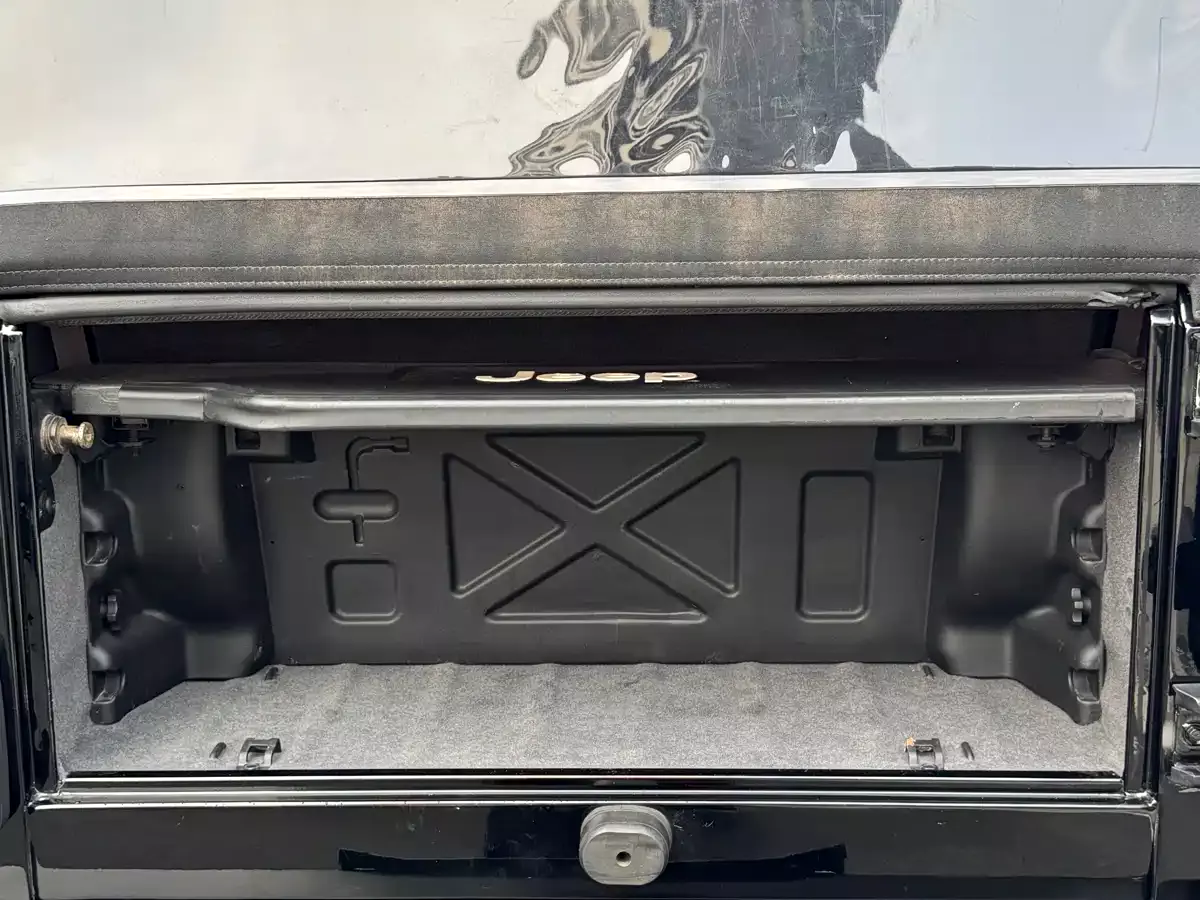 Jeep Wrangler 2005 4.0L Rubicon фото 16