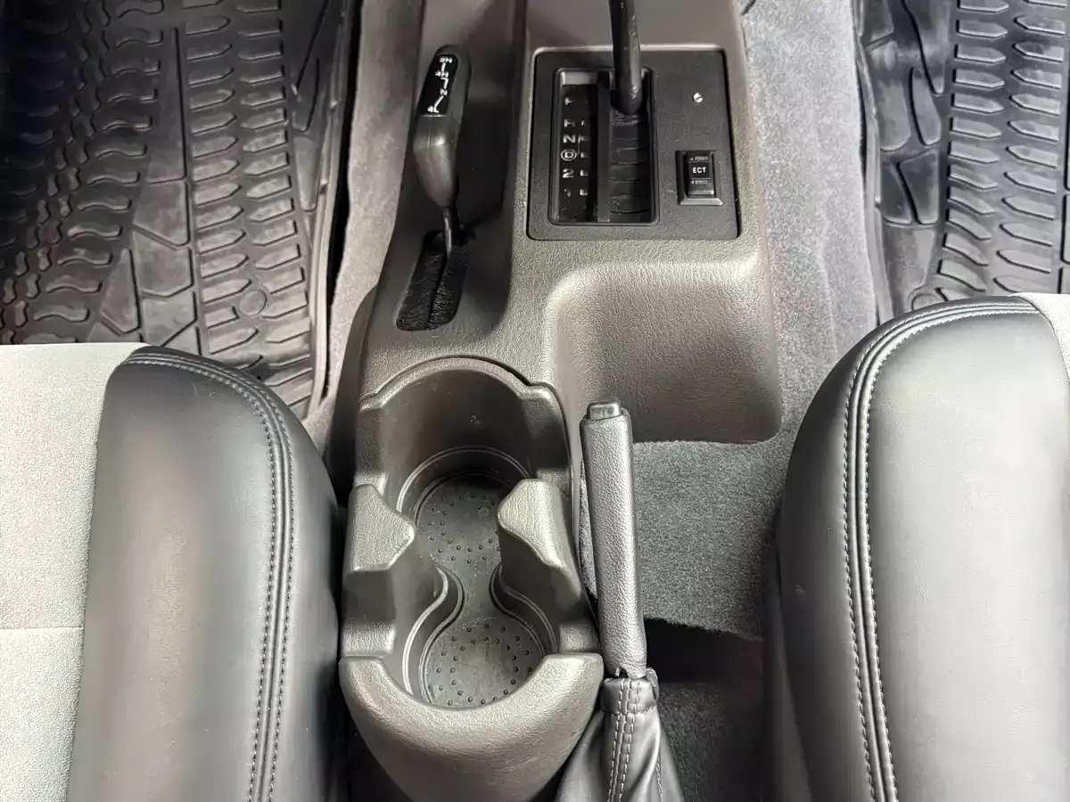 Jeep Wrangler 2005 4.0L Rubicon фото 17