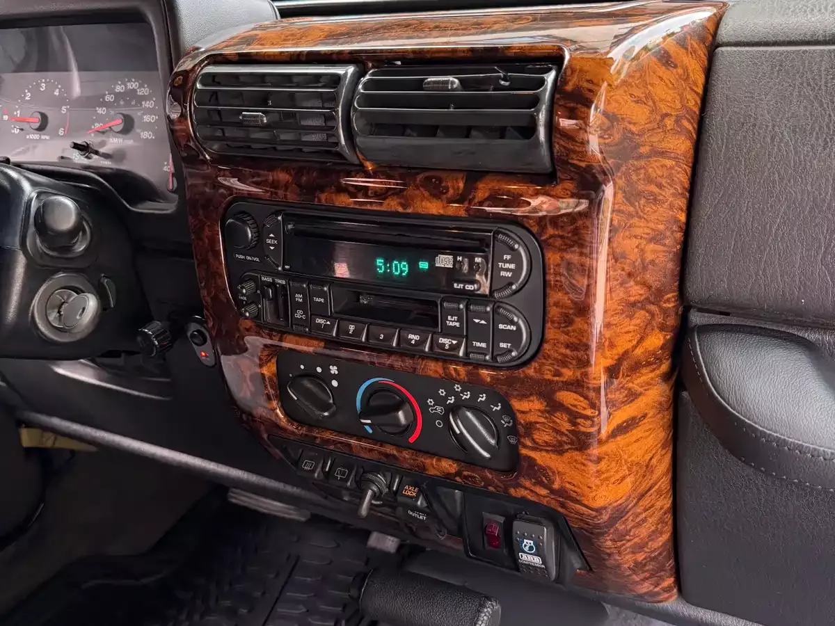 Jeep Wrangler 2005 4.0L Rubicon фото 19