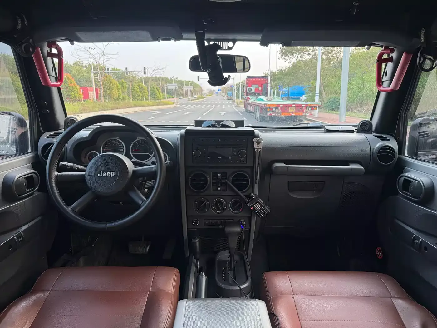 Jeep Wrangler 2010 3.8L Rubicon 4-Door фото 4