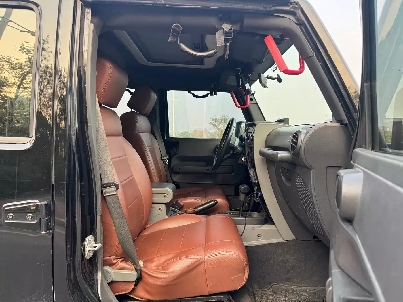 Jeep Wrangler 2010 3.8L Rubicon 4-Door фото 6