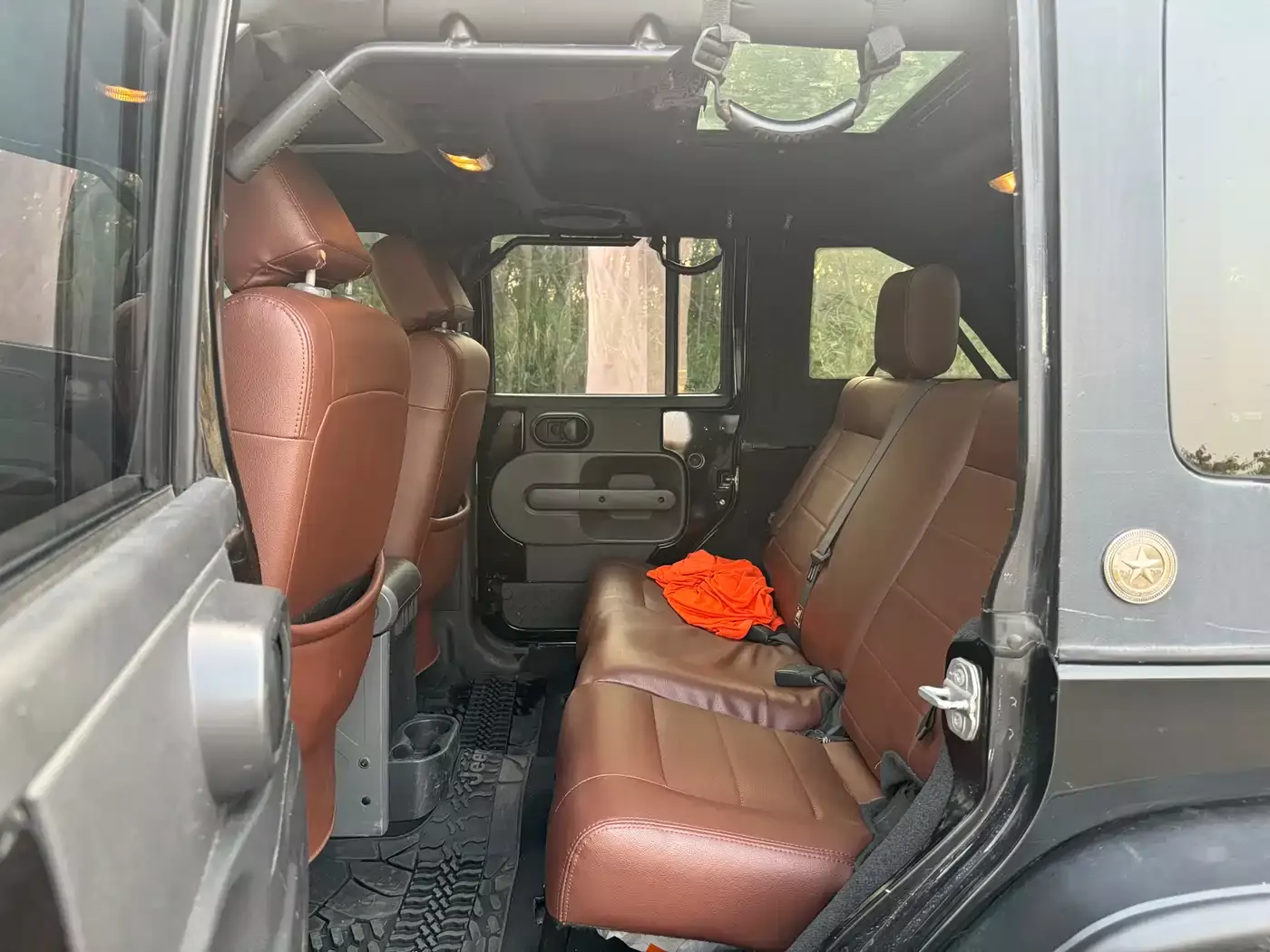 Jeep Wrangler 2010 3.8L Rubicon 4-Door фото 7