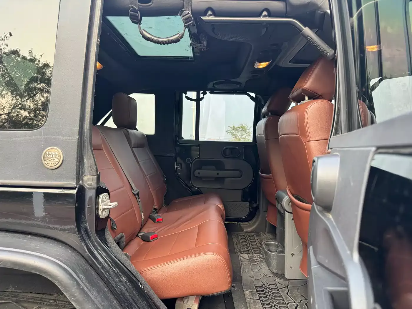 Jeep Wrangler 2010 3.8L Rubicon 4-Door фото 8