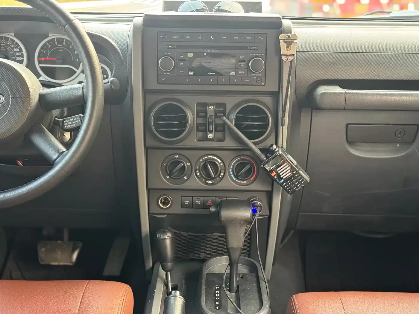 Jeep Wrangler 2010 3.8L Rubicon 4-Door фото 10