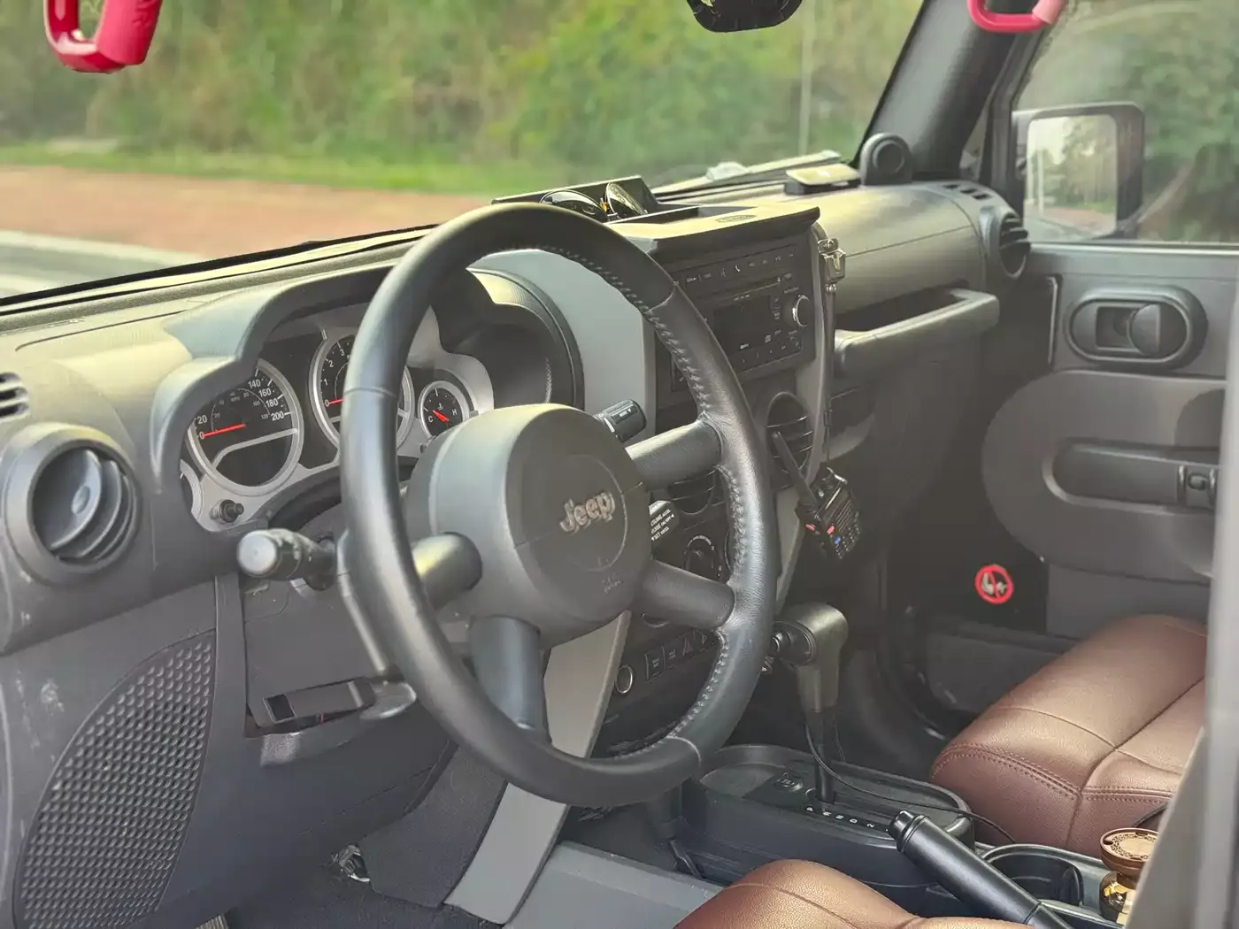 Jeep Wrangler 2010 3.8L Rubicon 4-Door фото 12