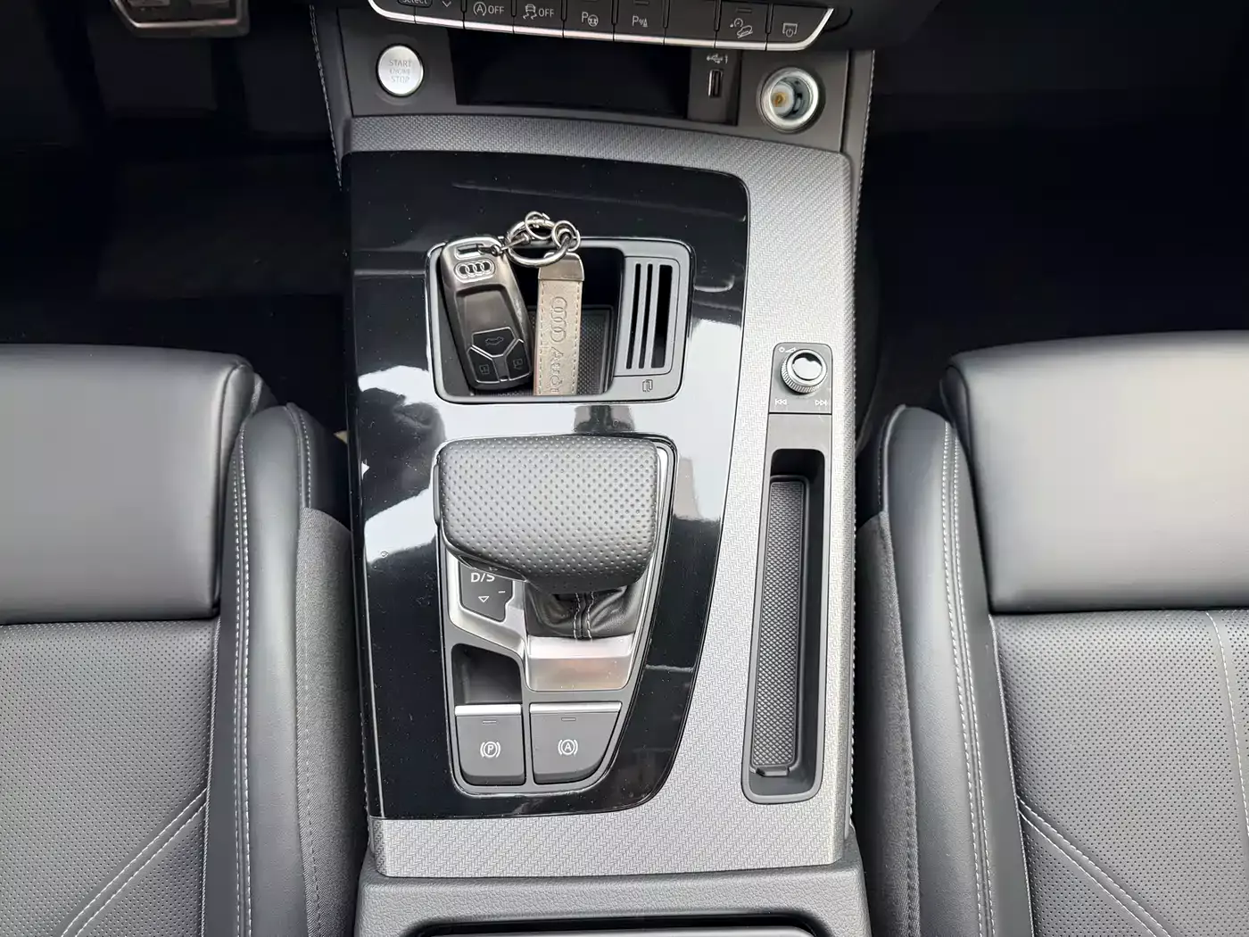 Audi Q5L 2024 Model 45 TFSI Luxury Dynamic фото 10