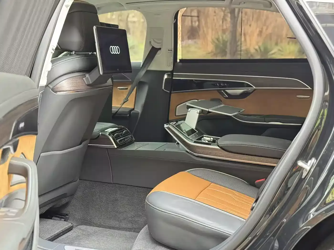 Audi A8 2022 Model A8L 60 TFSI quattro Premium Collector's Edition фото 5