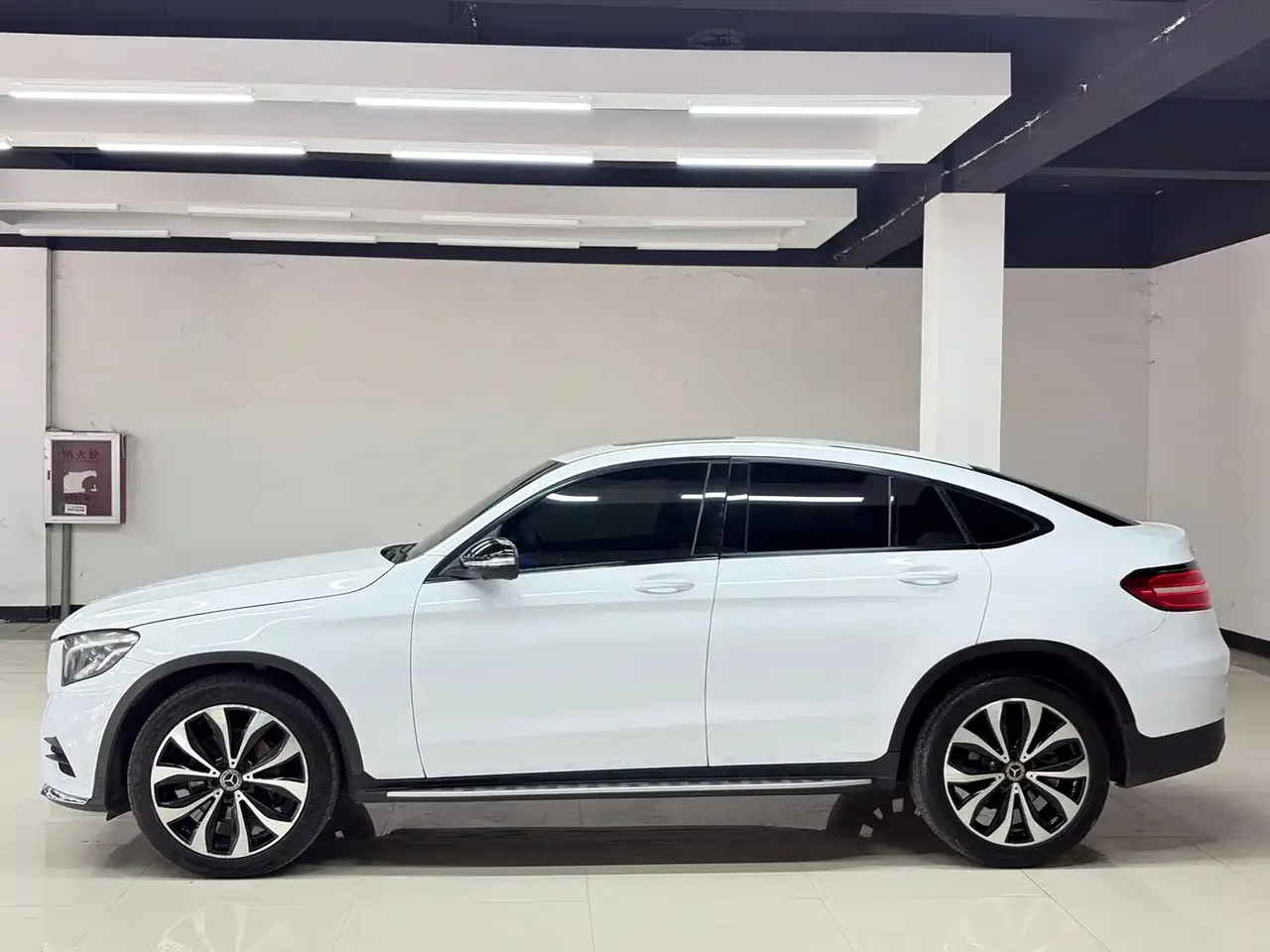 Mercedes-Benz GLC Coupe 2017 GLC 260 4MATIC Coupe SUV фото 4