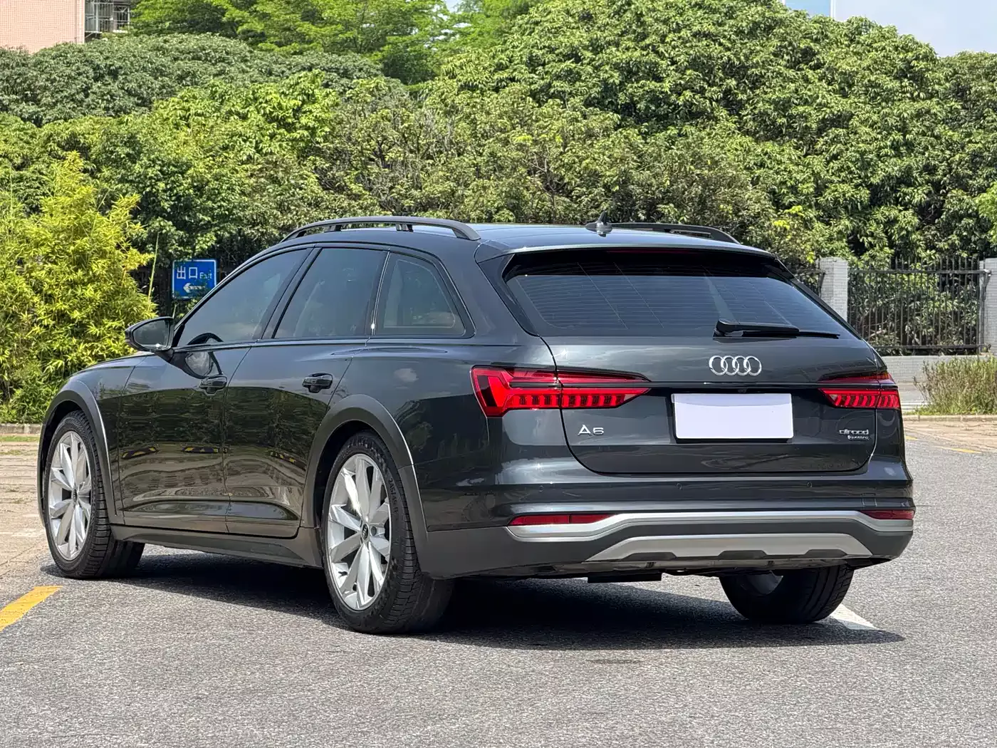 Audi A6 (Import) 2022 allroad quattro Explorer 55 TFSI Premium Off-road фото 27