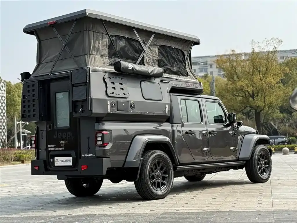 Jeep Gladiator 2023 3.6L Overland фото 6