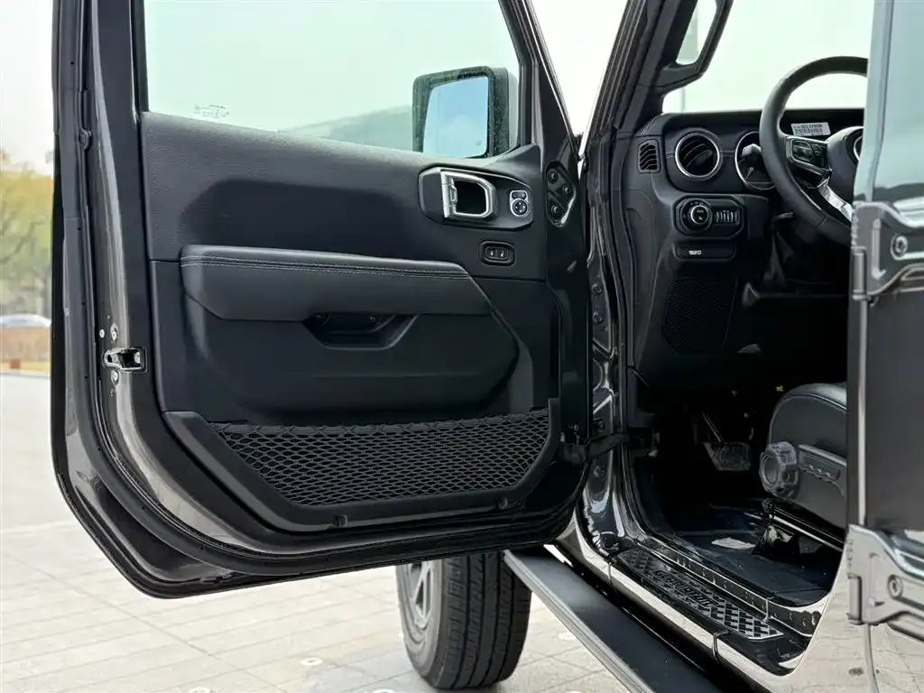 Jeep Gladiator 2023 3.6L Overland фото 9