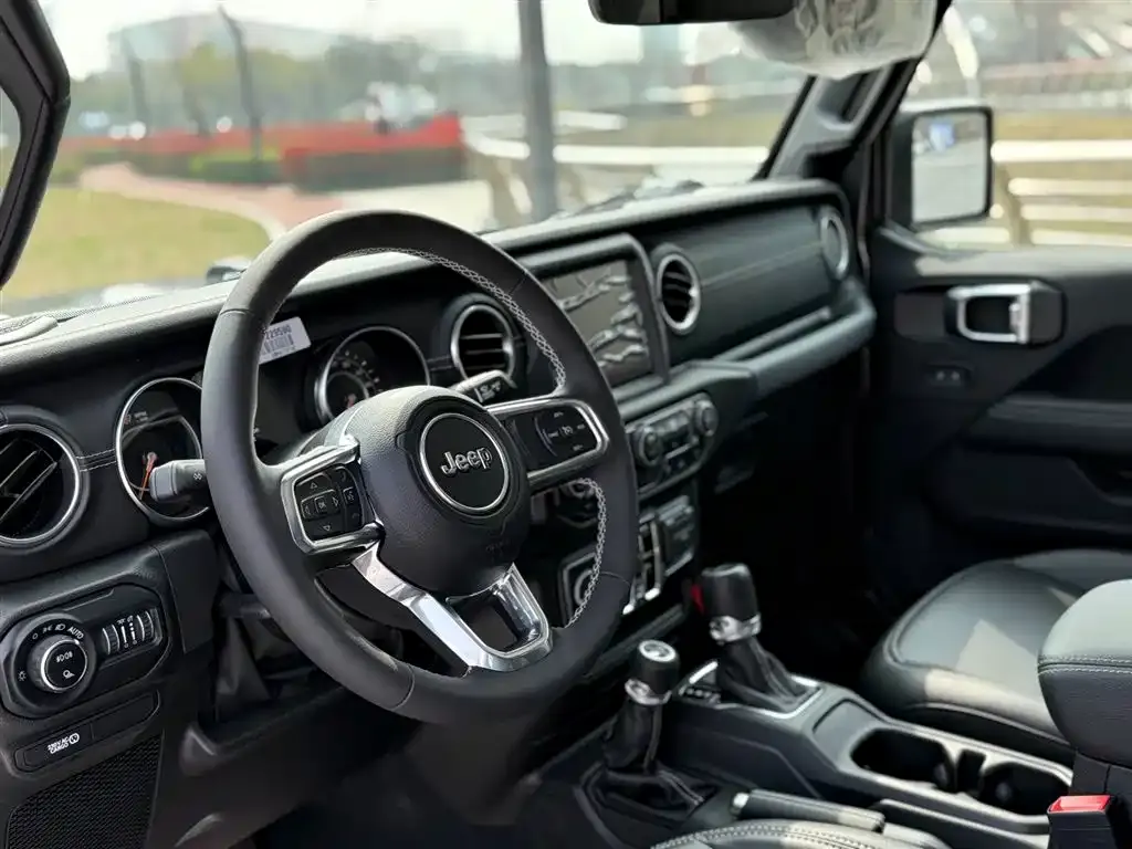 Jeep Gladiator 2023 3.6L Overland фото 10