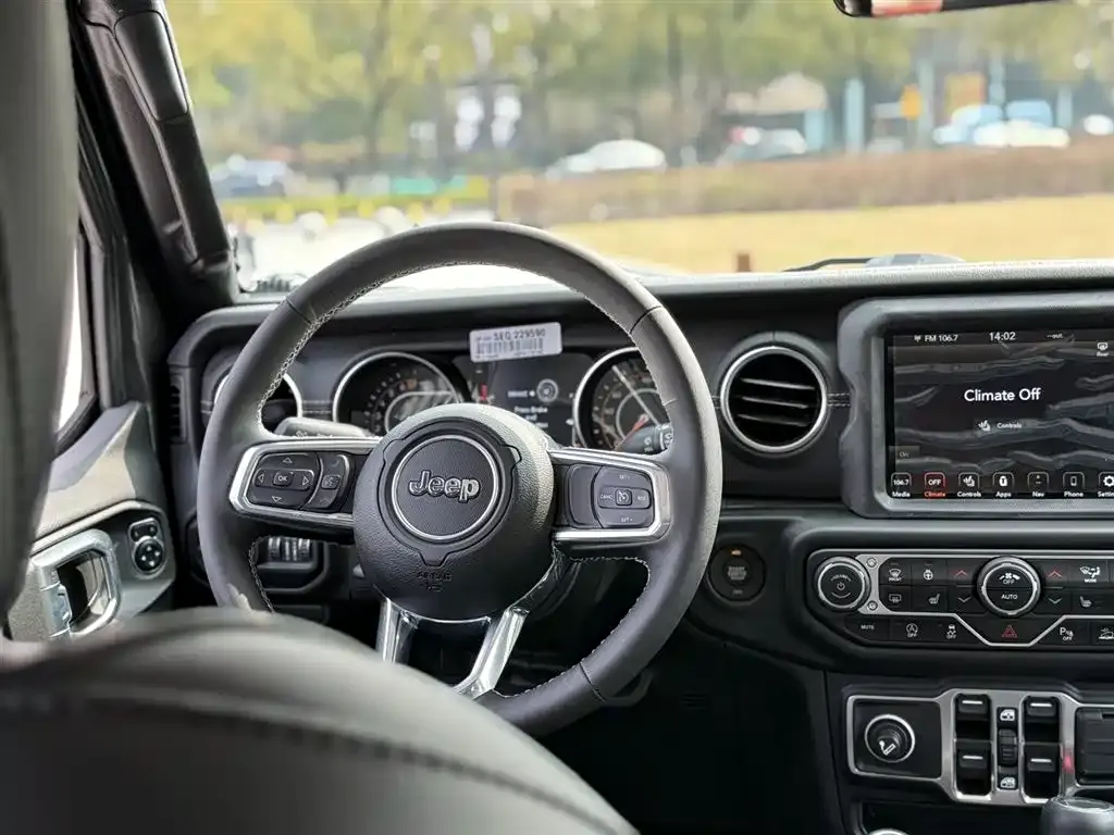 Jeep Gladiator 2023 3.6L Overland фото 14