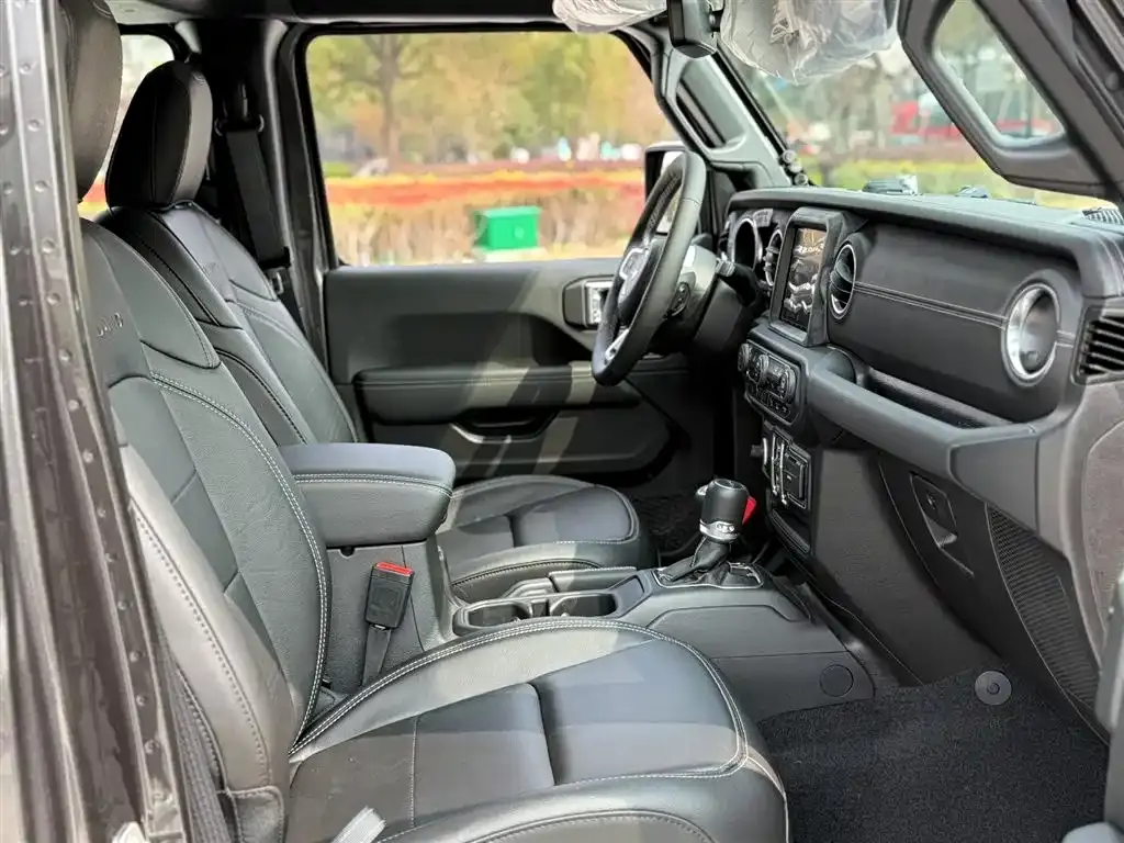Jeep Gladiator 2023 3.6L Overland фото 18