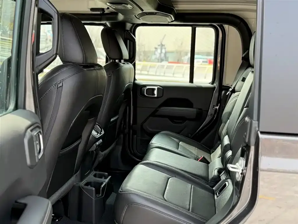 Jeep Gladiator 2023 3.6L Overland фото 19